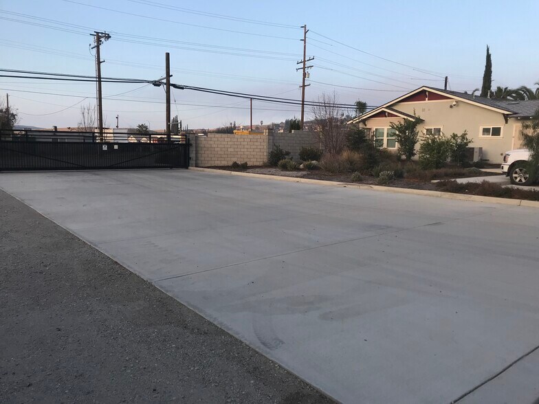 More Photos Of 32270 Dunlap Blvd, Yucaipa Contractor Storage Yard For Sale