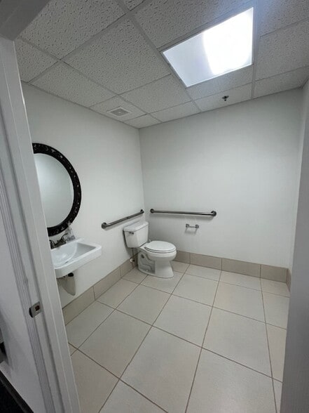 More Photos Of 1230 N US Highway 1, Ormond Beach Flex For Lease