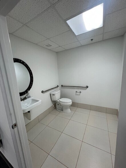 More Photos Of 1230 N US Highway 1, Ormond Beach Flex For Lease