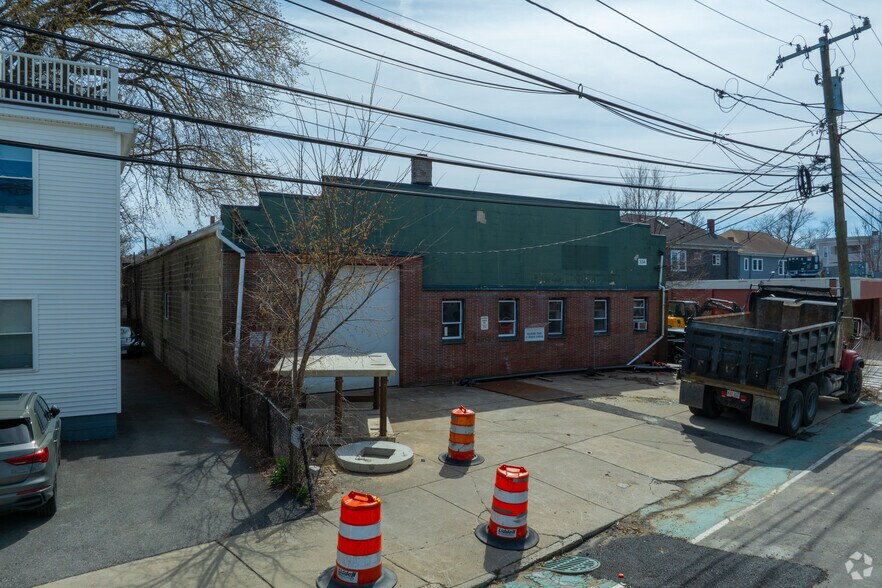 More Photos Of 334 Washington St, Somerville Manufacturing For Sale