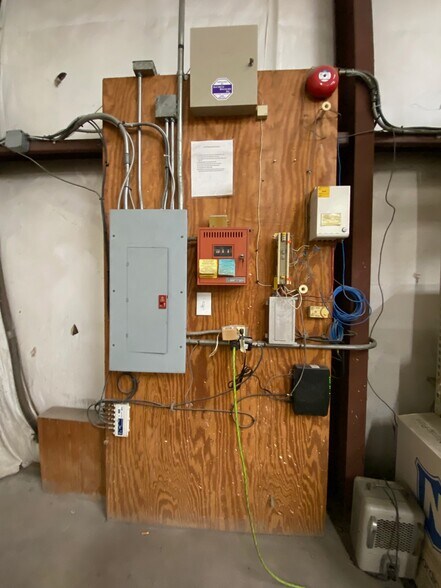 More Photos Of 4950 Washington Blvd, Beaumont Light Manufacturing For Sale