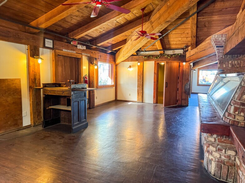 More Photos Of 360 Via Vera Cruz, San Marcos Restaurant For Sale