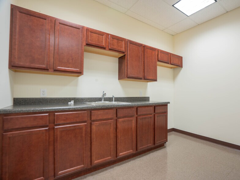 More Photos Of 245 Broadway, Schenectady Apartments For Lease