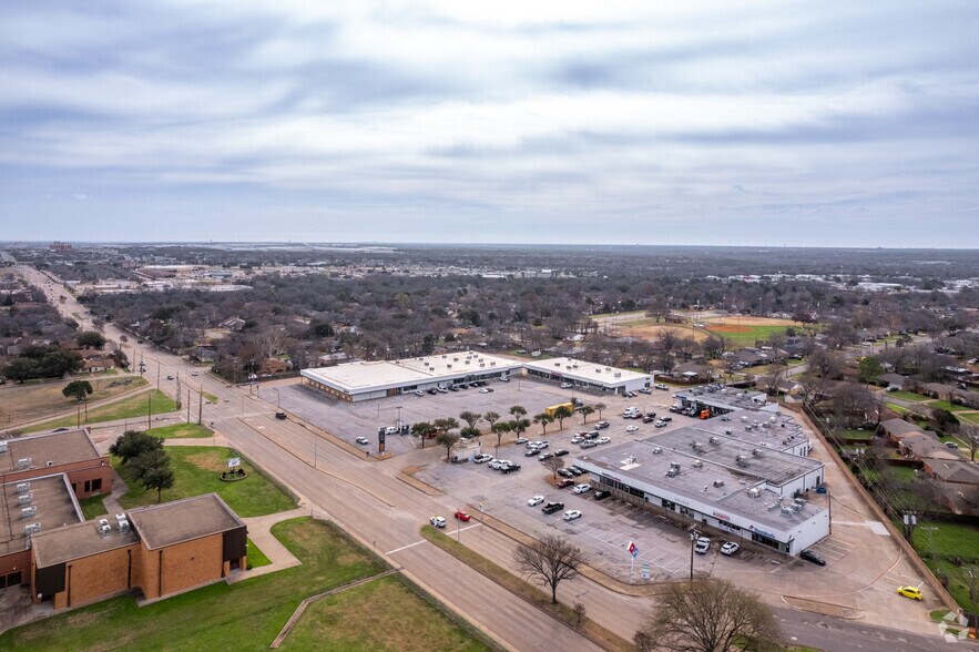 More Photos Of 402-544 E Wheatland Rd, Duncanville Unknown For Lease