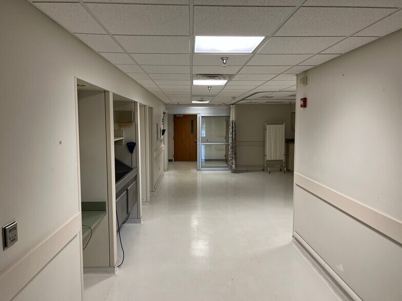 More Photos Of 230-270 E Day Rd, Mishawaka Medical For Lease
