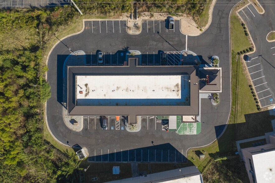 More Photos Of 130 Holiday Dr, Macon-Bibb Hotel For Sale