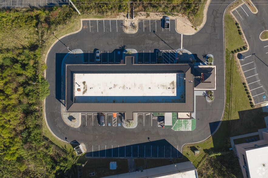 More Photos Of 130 Holiday Dr, Macon-Bibb Hotel For Sale