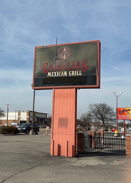 More Photos Of 28990-29104 Orchard Lake Rd, Farmington Hills Restaurant For Lease