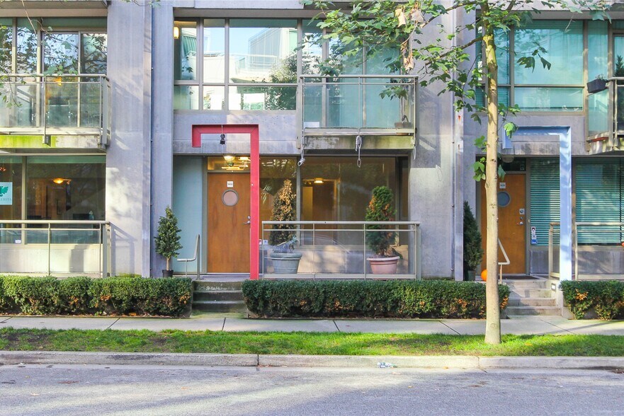 More Photos Of 1432 Hastings St W, Vancouver Office For Sale