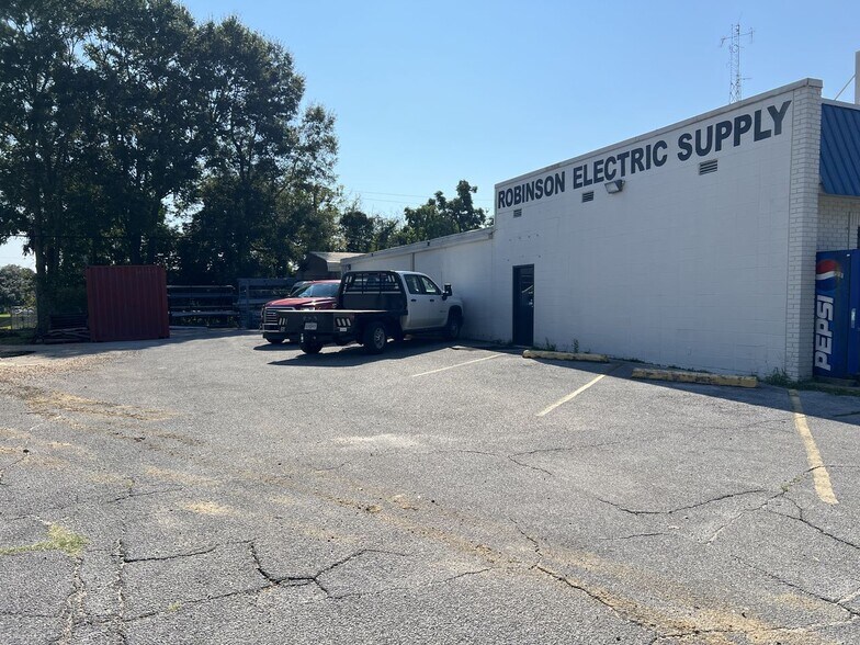 More Photos Of 519 N 13th Ave, Laurel Distribution For Sale