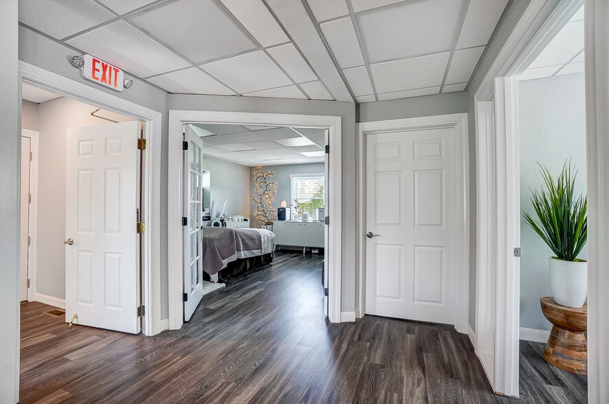 More Photos Of 235 W Franklin St, Centerville Storefront Retail Office For Lease