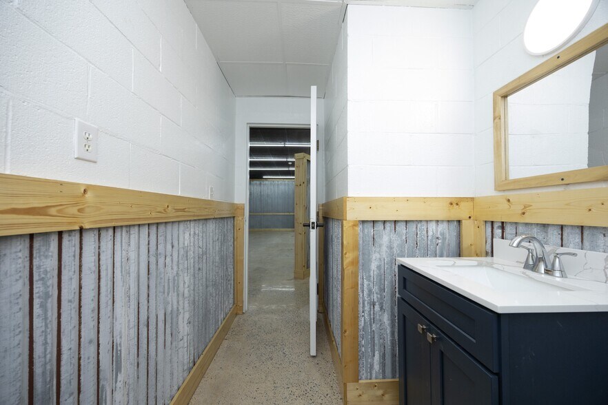 More Photos Of 43 Main W St, Yanceyville Office For Sale
