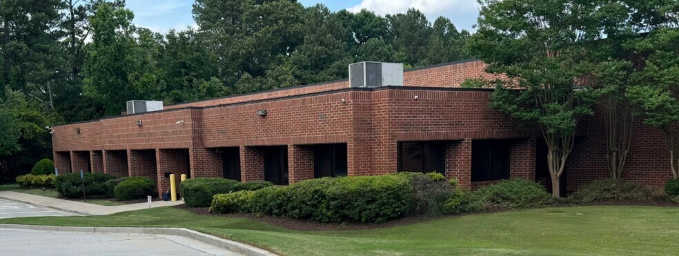 More Photos Of 2527 Commerce Pl, Tucker Warehouse For Lease