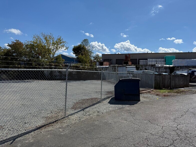 More Photos Of 8395 Euclid Ave, Manassas Park Warehouse For Lease