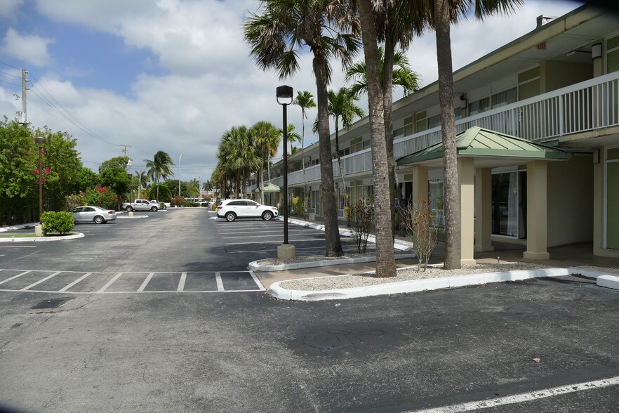More Photos Of 990 N Homestead Blvd, Homestead Hotel For Sale