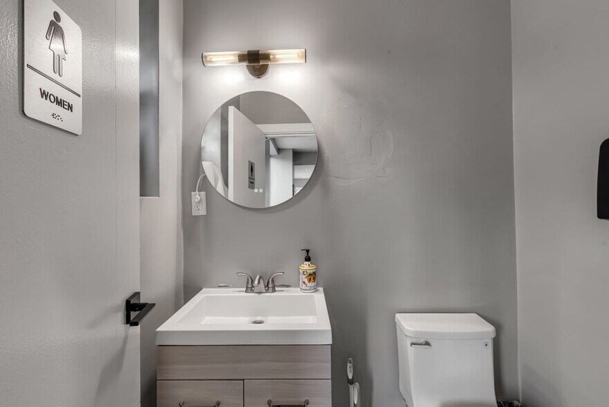 More Photos Of 2637 Saint Louis Ave, Signal Hill Warehouse For Sale