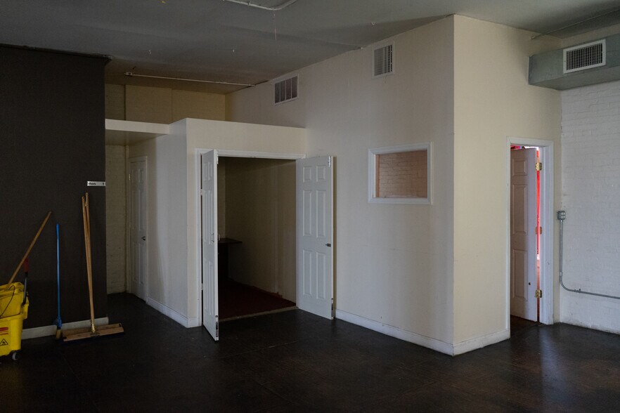 More Photos Of 161 Jamaica Ave, Brooklyn Storefront Retail Office For Lease