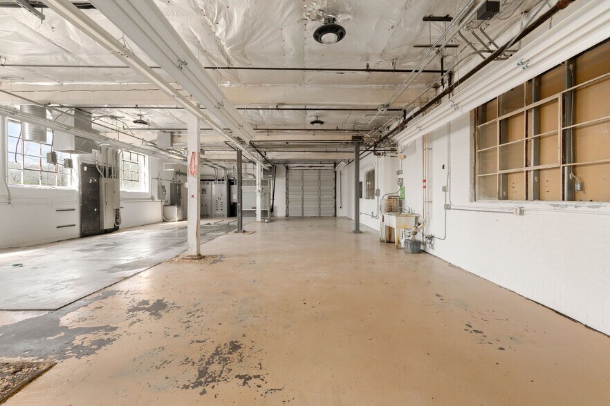 More Photos Of 109 Talcott Rd, West Hartford Manufacturing For Sale