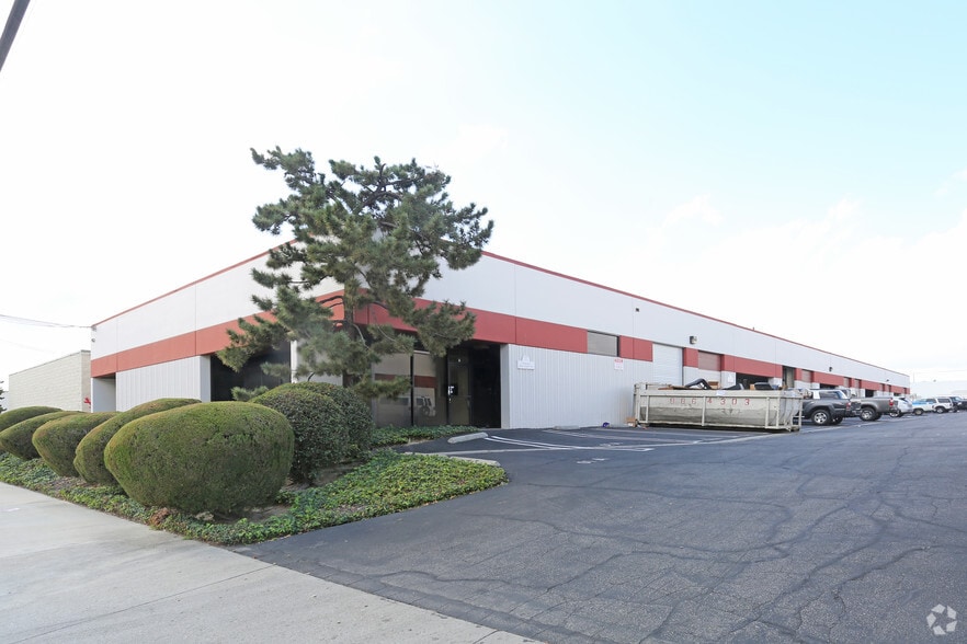 Primary Photo Of 9001 Oso Ave, Chatsworth Industrial For Lease