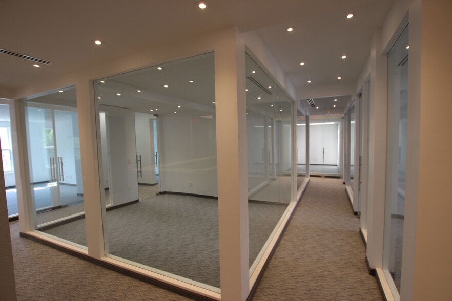 More Photos Of 525 Clematis St, West Palm Beach Office For Lease