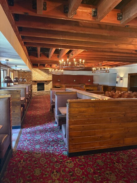 More Photos Of 5001 Town Center Dr, Leawood Restaurant For Sale