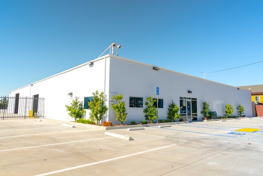 More Photos Of 922-926 S Lyon St, Santa Ana Unknown For Lease