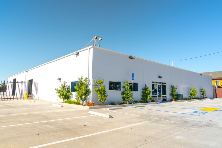 Primary Photo Of 922 S Lyon St, Santa Ana Warehouse For Sale