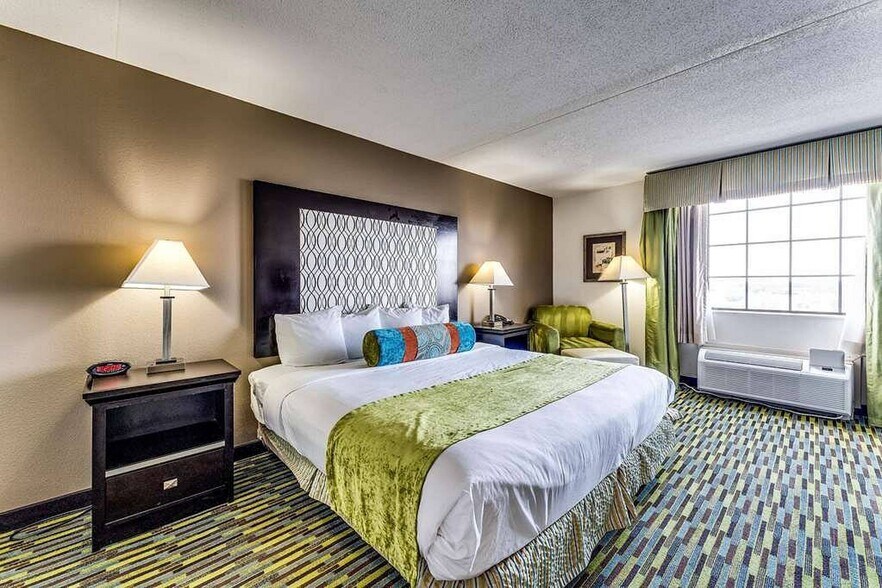 More Photos Of 221 E Kellogg St, Wichita Hotel For Sale