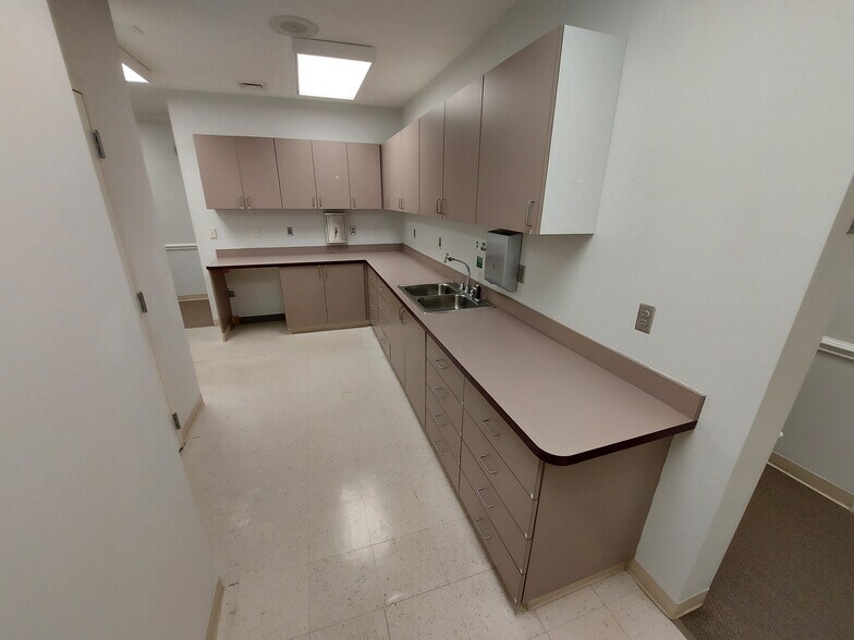 More Photos Of 5015 Southpark Dr, Durham Medical For Lease