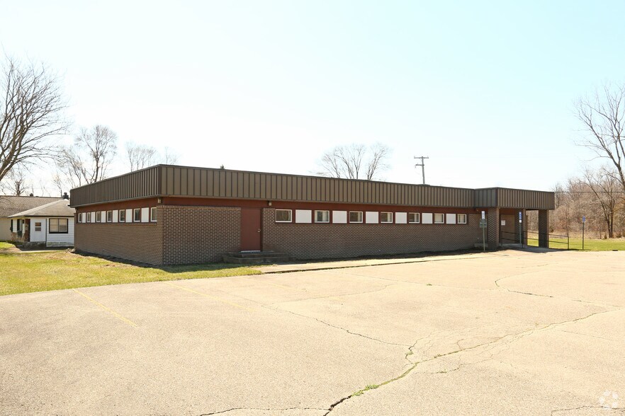 More Photos Of 19130 Sumpter Rd, Belleville Medical For Lease