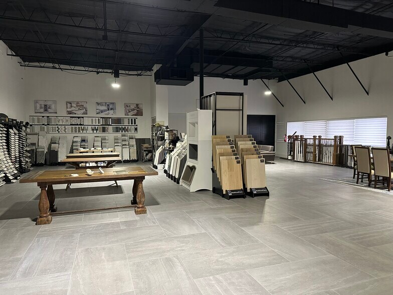 More Photos Of 10595 Westoffice Dr, Houston Light Distribution For Sale