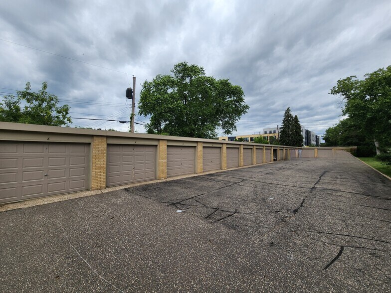 More Photos Of 7000 Sandell Ave, Edina Apartments For Sale