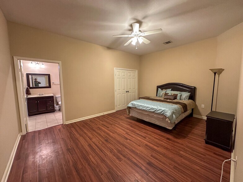 More Photos Of 193 Welco Ln, Jourdanton Warehouse For Sale