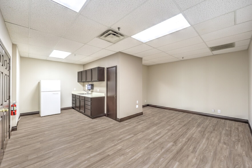 More Photos Of 4270 S Decatur Blvd, Las Vegas Unknown For Lease