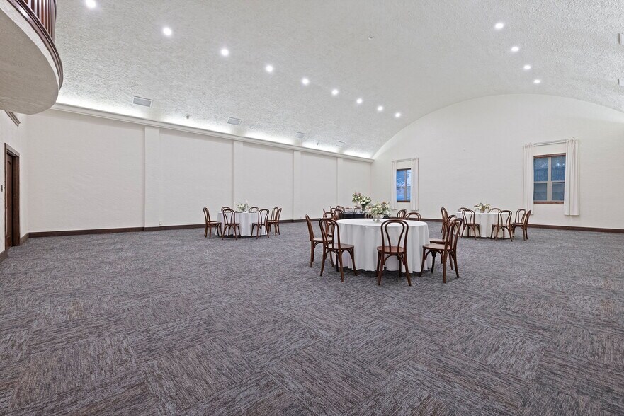 More Photos Of 128 S E St, Exeter Storefront For Sale