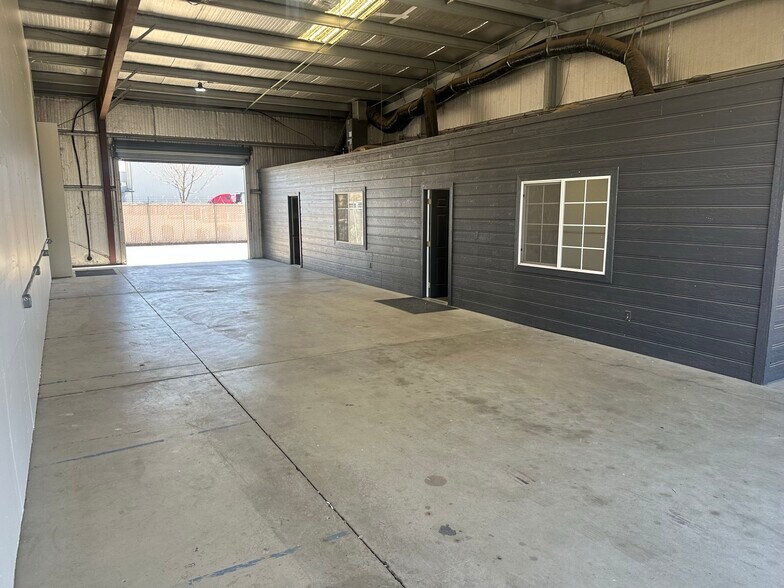 More Photos Of 3050-3052 Commerce Way, Turlock Service For Lease