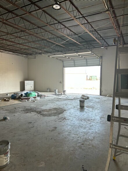 More Photos Of 8539 NE Loop 410, San Antonio Service For Lease