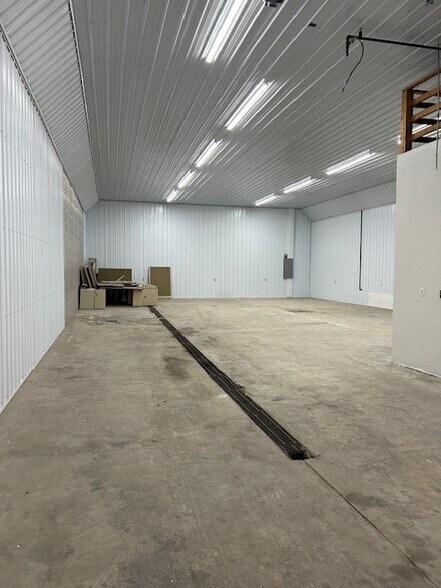 More Photos Of 1475 Navco Dr, Lafayette Service For Lease