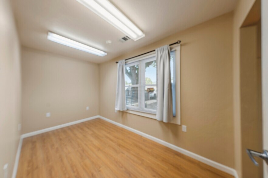 More Photos Of 143 S Main St, Phoenix Office For Sale
