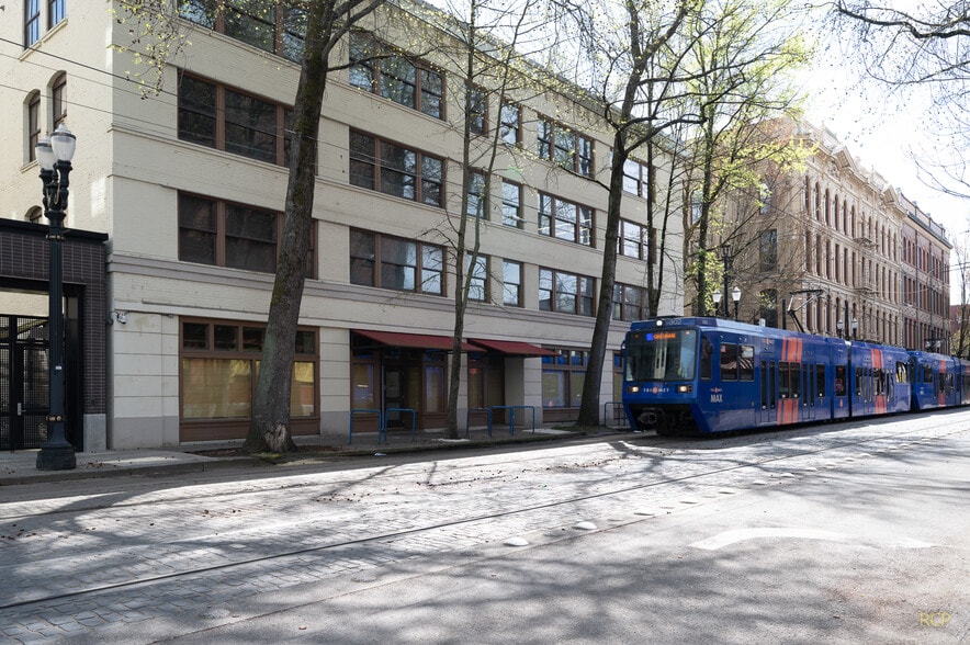 More Photos Of 75 NW Couch St, Portland Medical For Lease