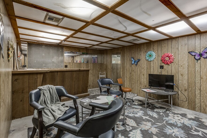 More Photos Of 20 E Dunloup Rd, Shawnee Medical For Sale