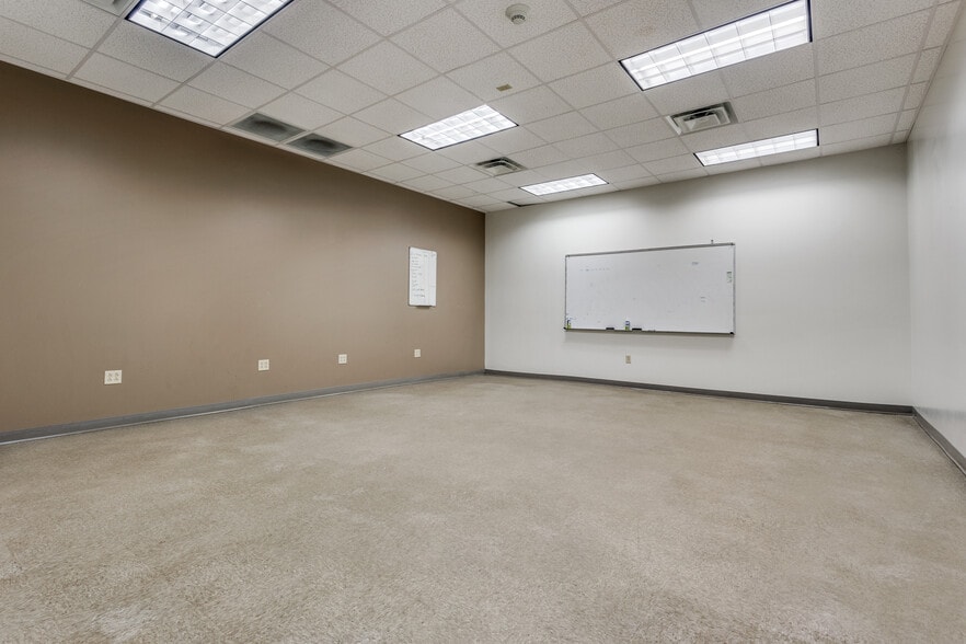 More Photos Of 1910 Pendleton Dr, Garland Flex For Lease