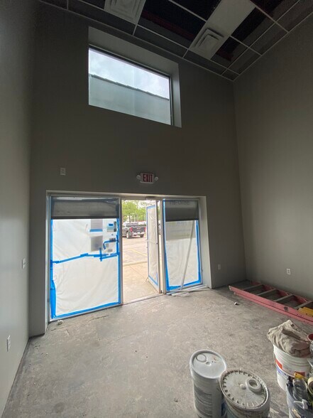 More Photos Of 5610 Lemmon Ave, Dallas Unknown For Lease