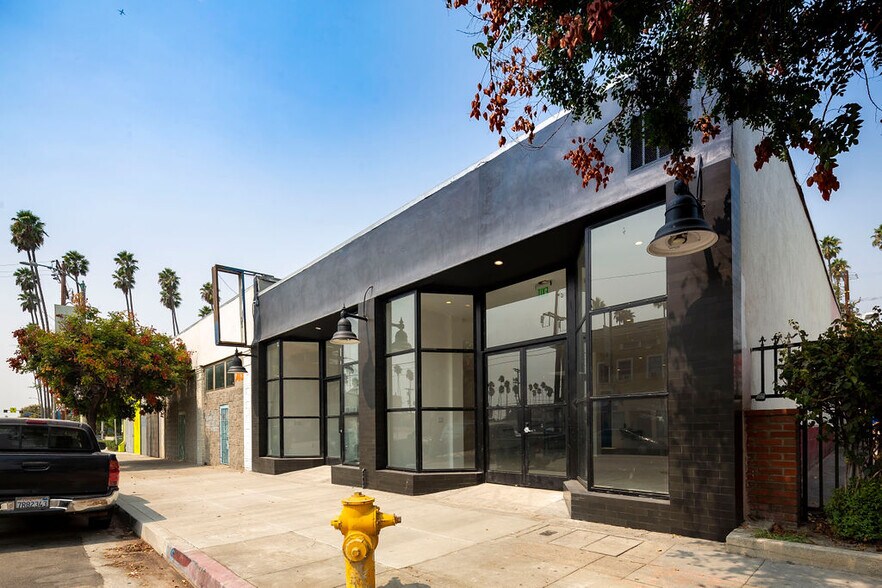 More Photos Of 2131 W Jefferson Blvd, Los Angeles Office For Lease