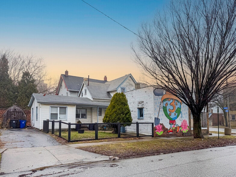 Primary Photo Of 8301 Lake Ave, Cleveland Flex For Sale
