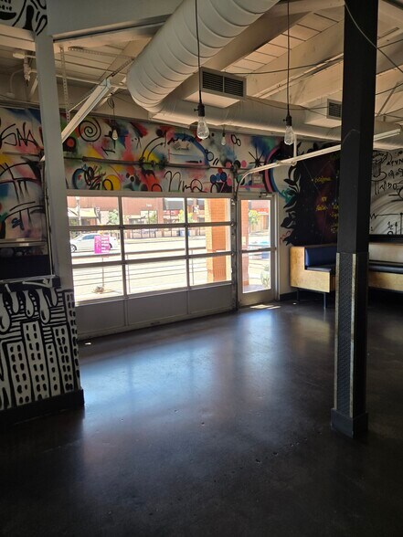 More Photos Of 4 E University Dr, Tempe Restaurant For Lease