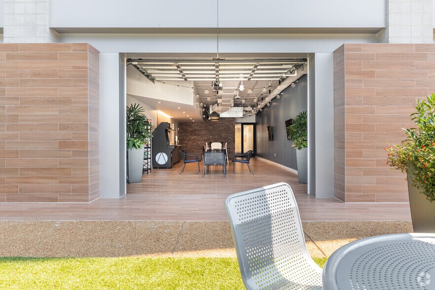 More Photos Of 1945 Old Gallows Rd, Vienna Medical For Lease