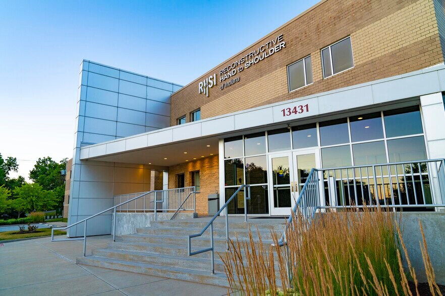 More Photos Of 13431 Old Meridian St, Carmel Medical For Lease