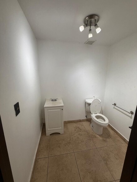 More Photos Of 3815 NW 125th st, Opa-locka Warehouse For Lease