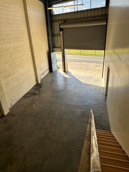 More Photos Of 916 Puuhale Rd, Honolulu Warehouse For Lease